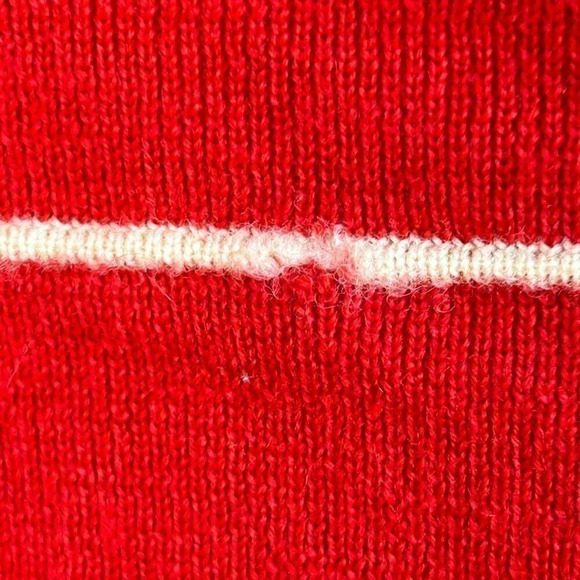 Vintage Men's Red 100% Wool 1/4 Zip Ski Sweater Small Made in Hong Kong - Picture 5 of 10